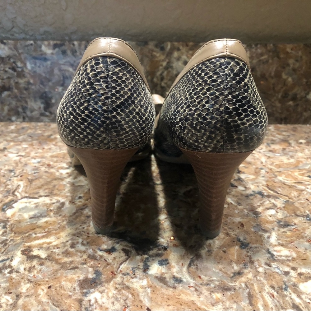Liz Claiborne open toe, heels size 7. - Picture 4 of 4